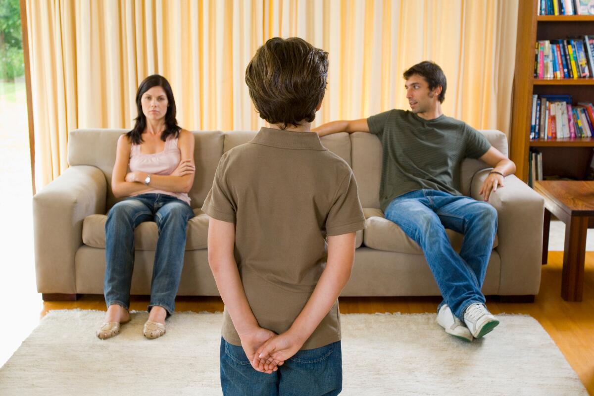 genitori autoritari regole