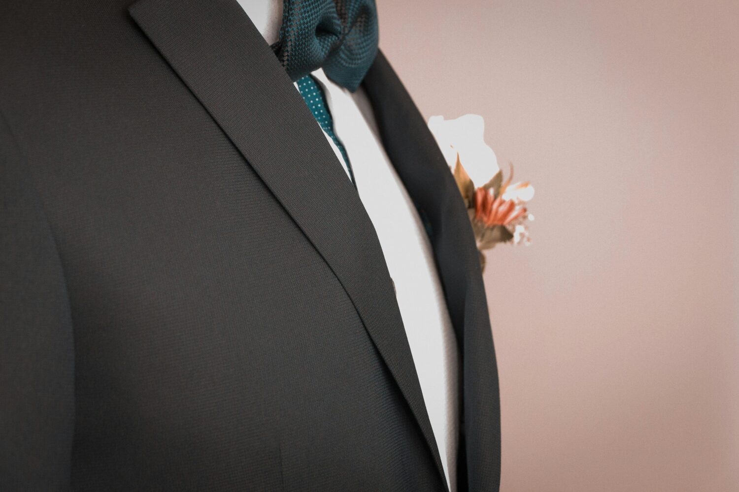abito da sposo eleganza maschile